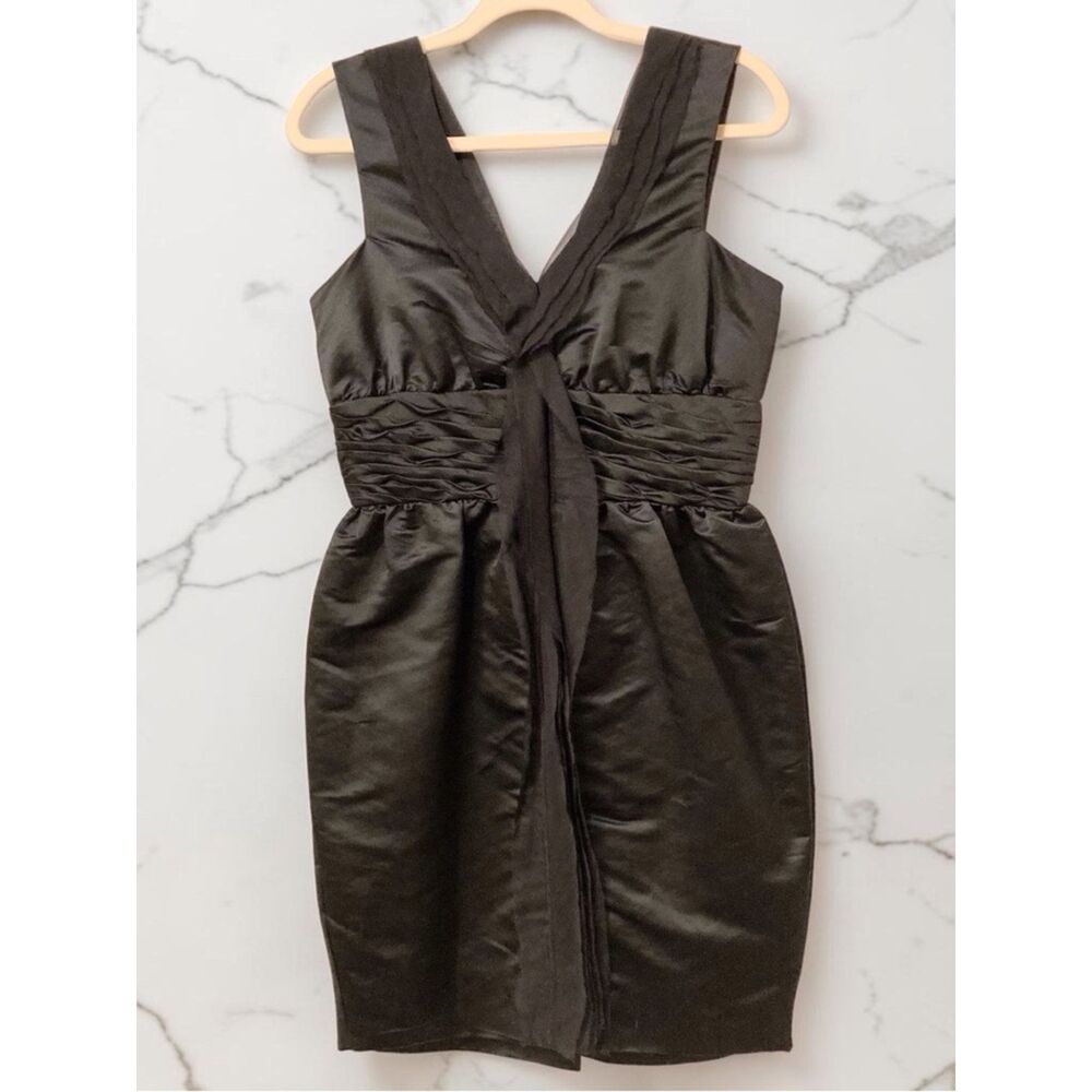 Castle Starr Elegant Black Silk V-Neck Mini Little Black Dress Size 6 EUC